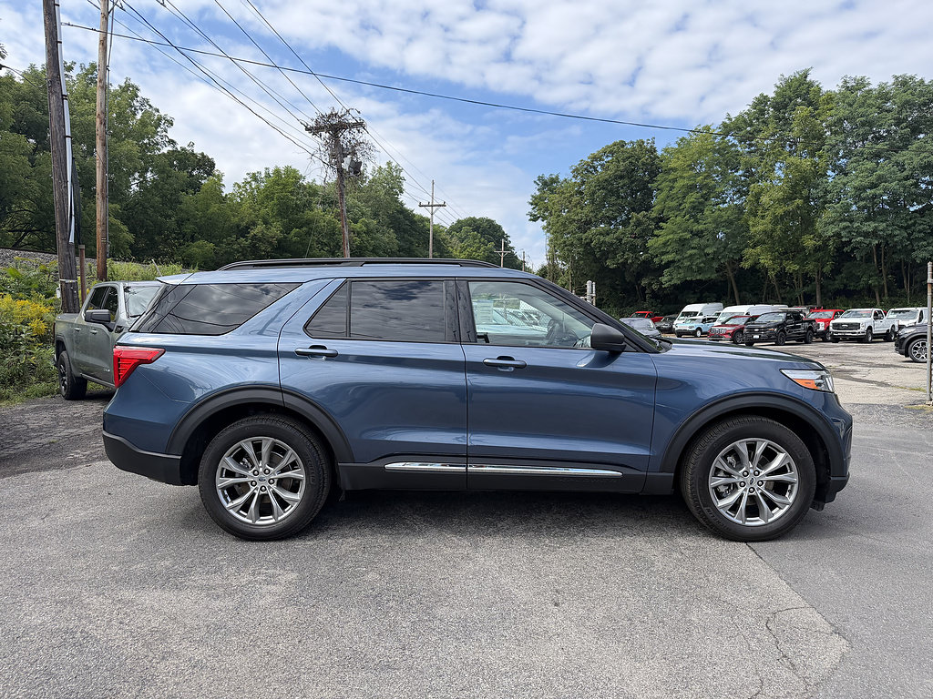 Used 2020 Ford Explorer XLT w/ Equipment Group 202A AWD/4WD image 8