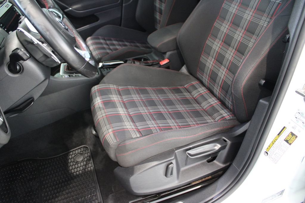 Used 2018 Volkswagen GTI SE image 9