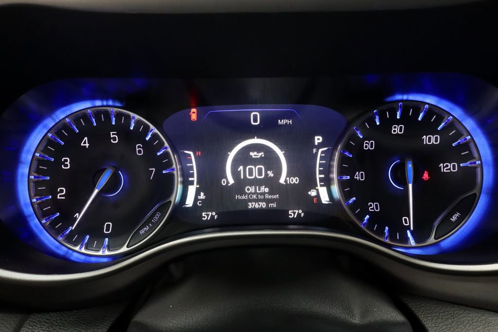 Used 2025 Chrysler Pacifica Select FWD image 30