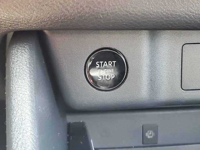 Used 2024 Nissan Rogue SL FWD image 31