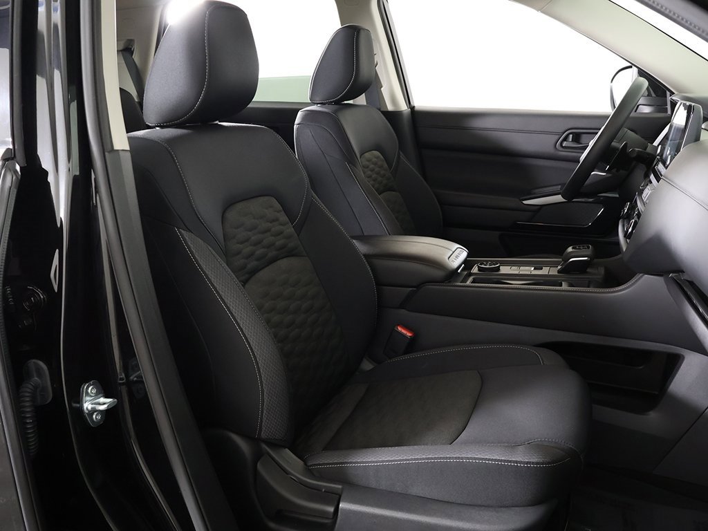 Used 2024 Nissan Pathfinder S image 26