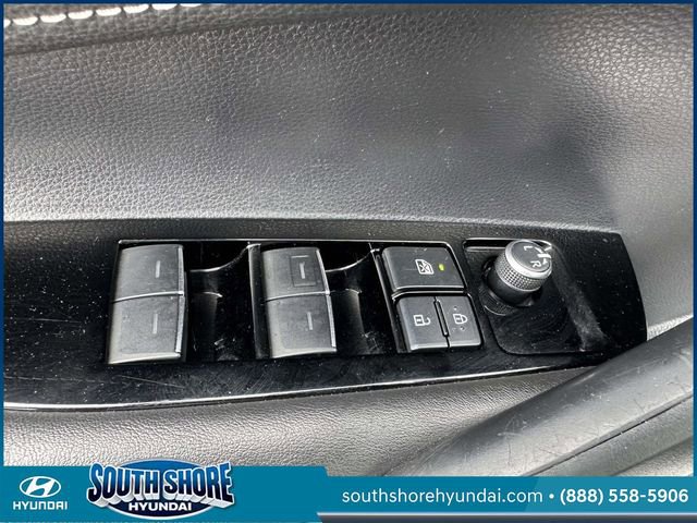 Used 2019 Toyota Corolla SE w/ SE Option Package image 18