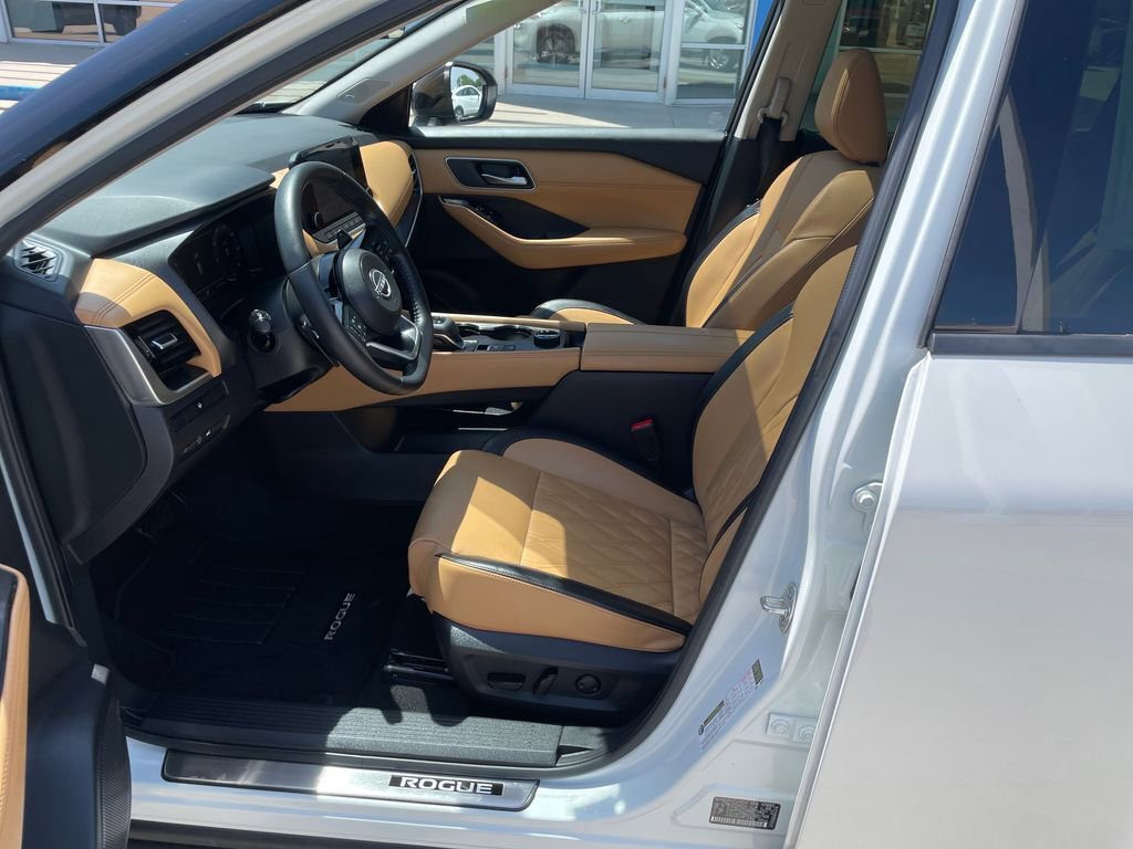 Used 2023 Nissan Rogue Platinum AWD/4WD image 12