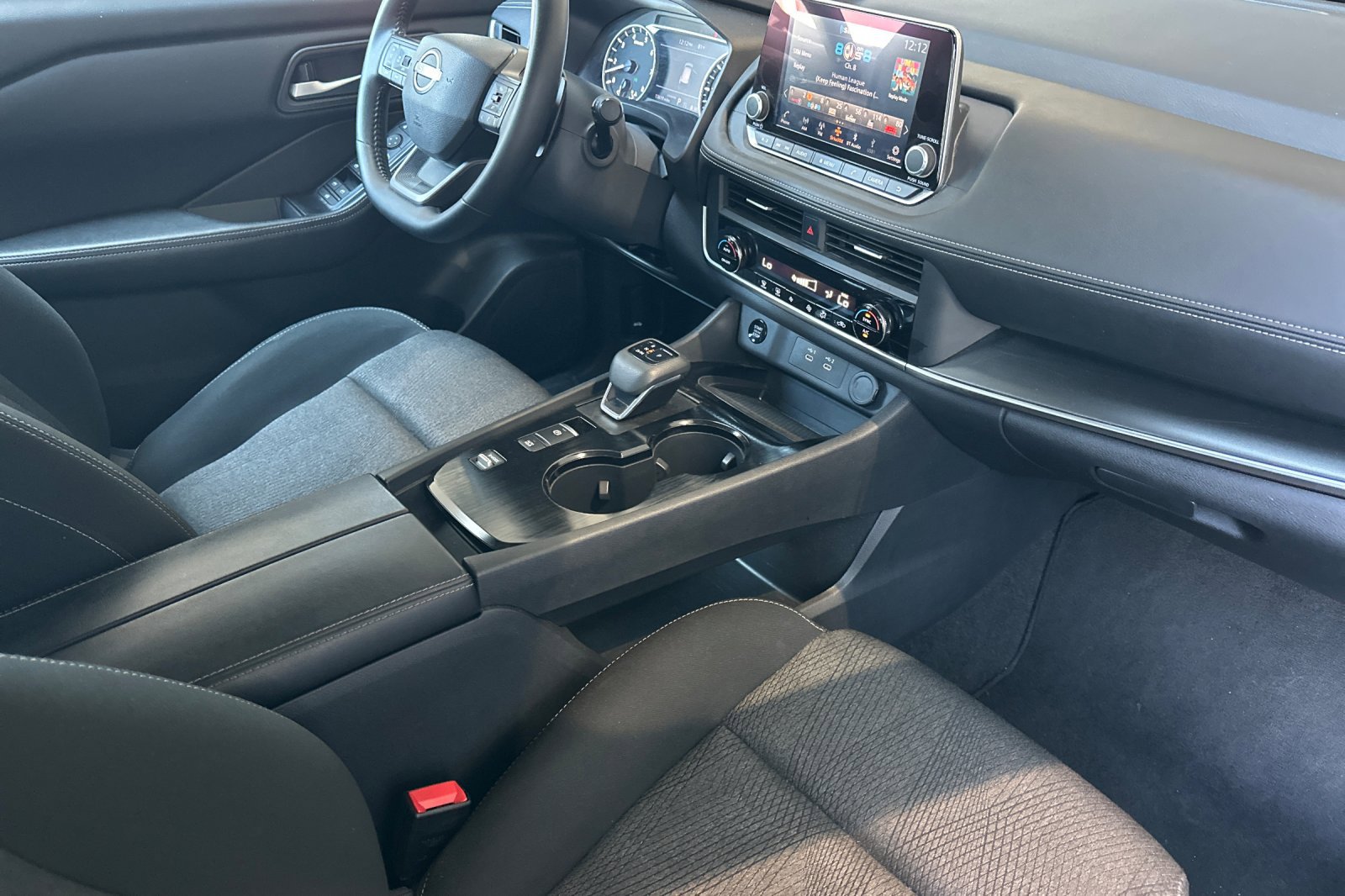 Used 2025 Nissan Rogue SV image 16