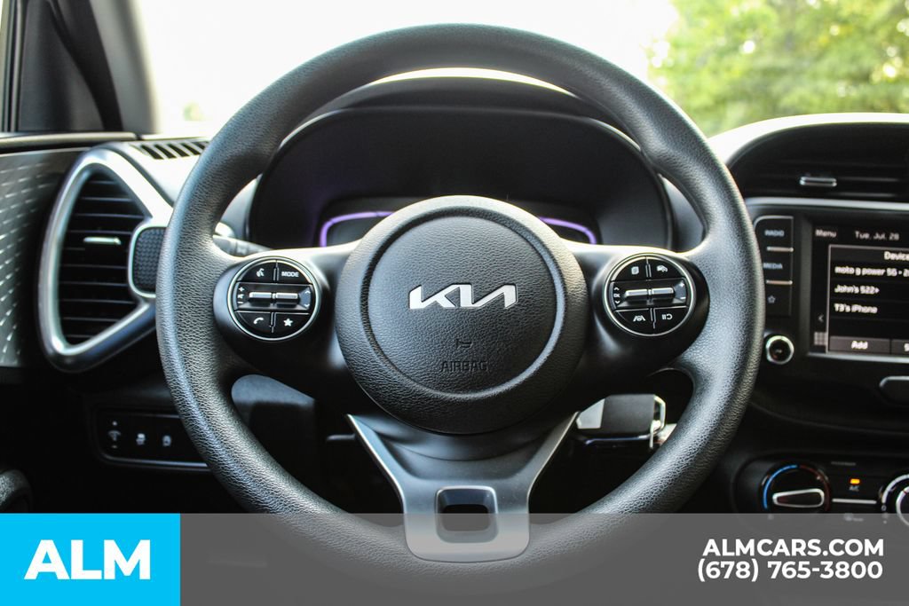 Used 2025 Kia Soul LX w/ LX Technology Package FWD image 23