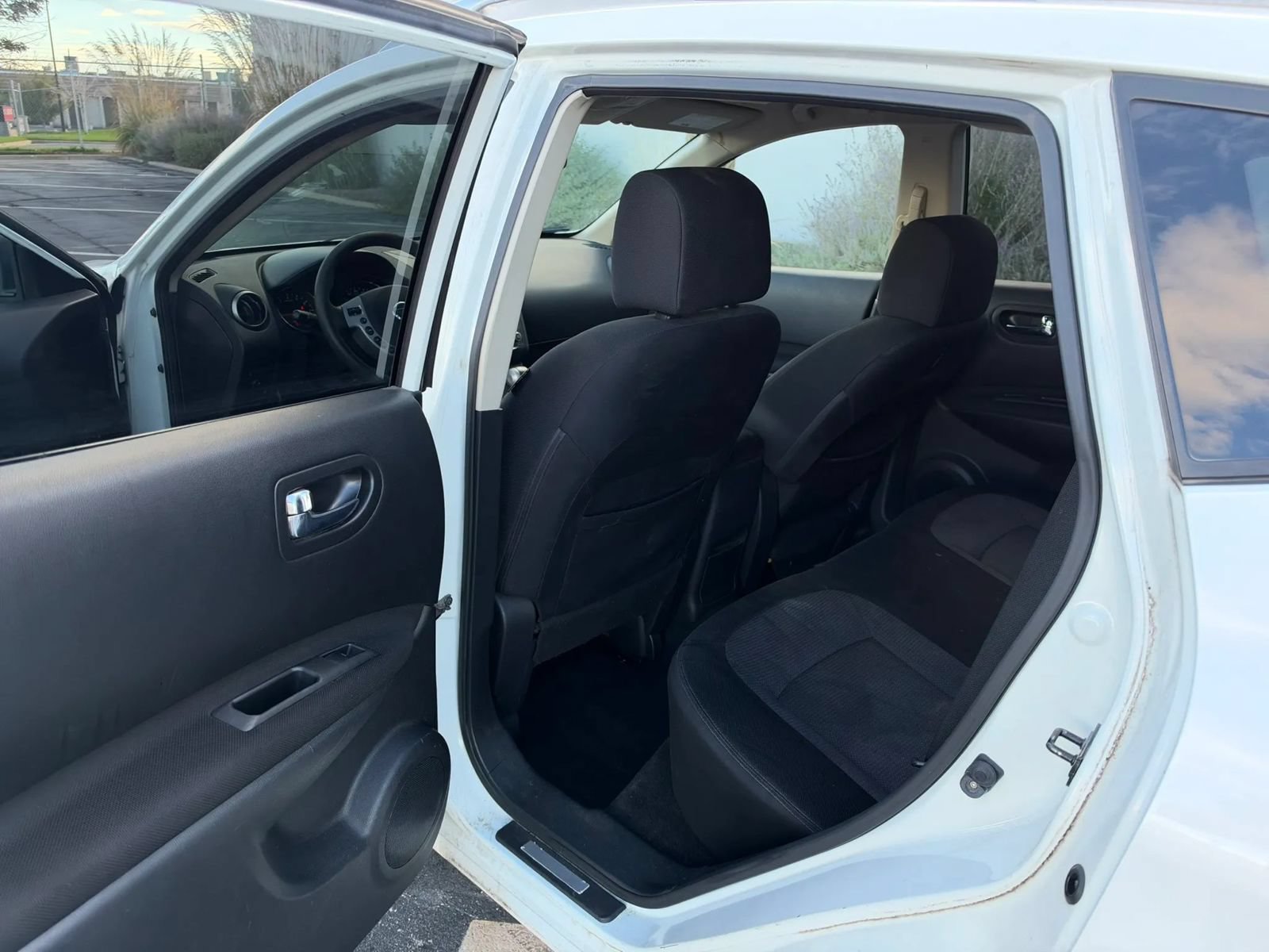 Used 2012 Nissan Rogue SV FWD image 11