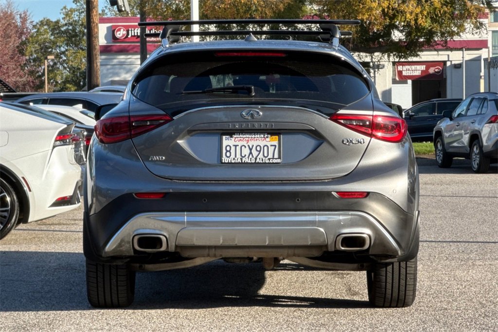 Used 2017 INFINITI QX30 Premium w/ Navigation Package image 4