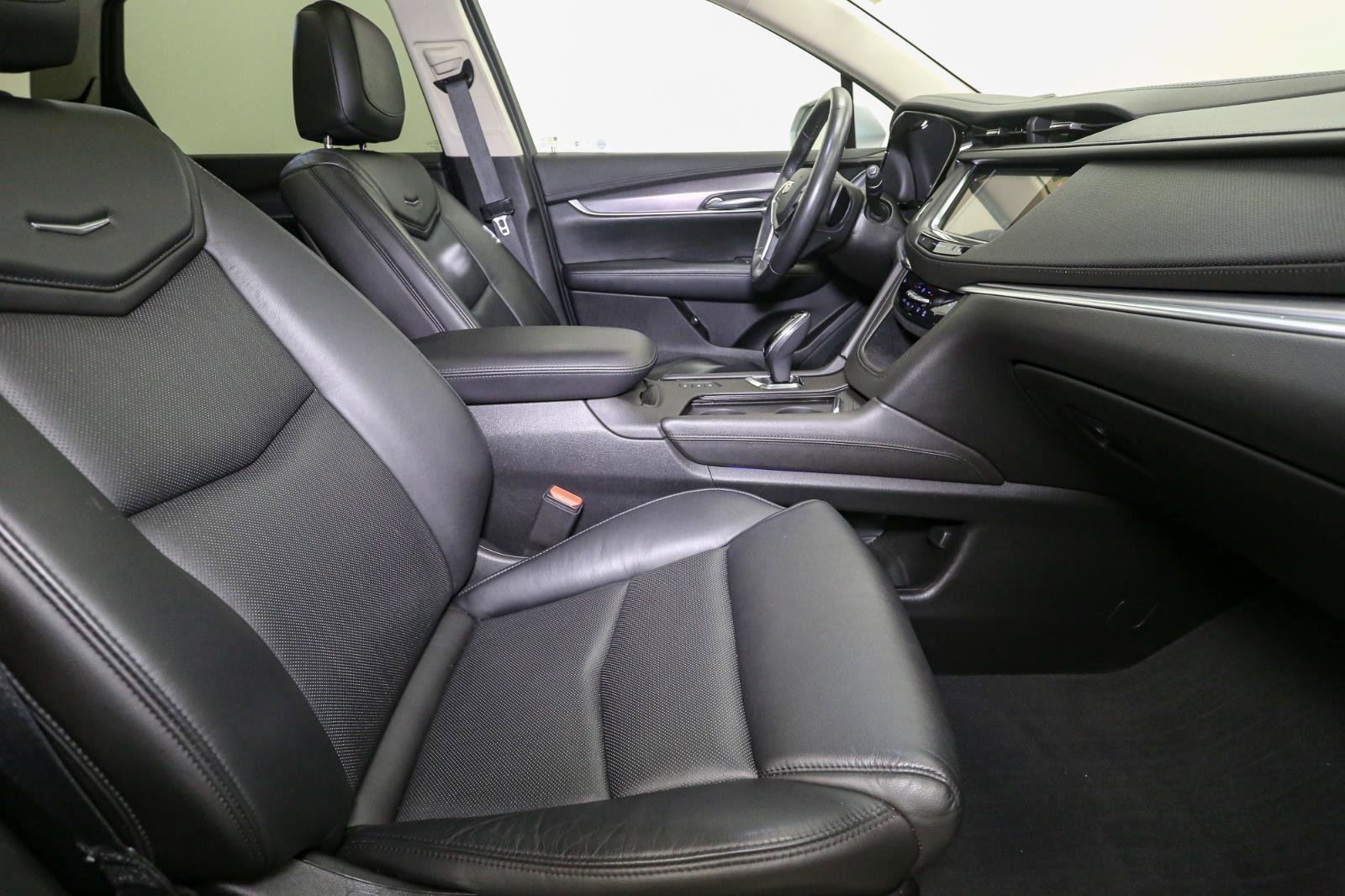 Used 2018 Cadillac XT5 Luxury w/ Driver Awareness Package image 19