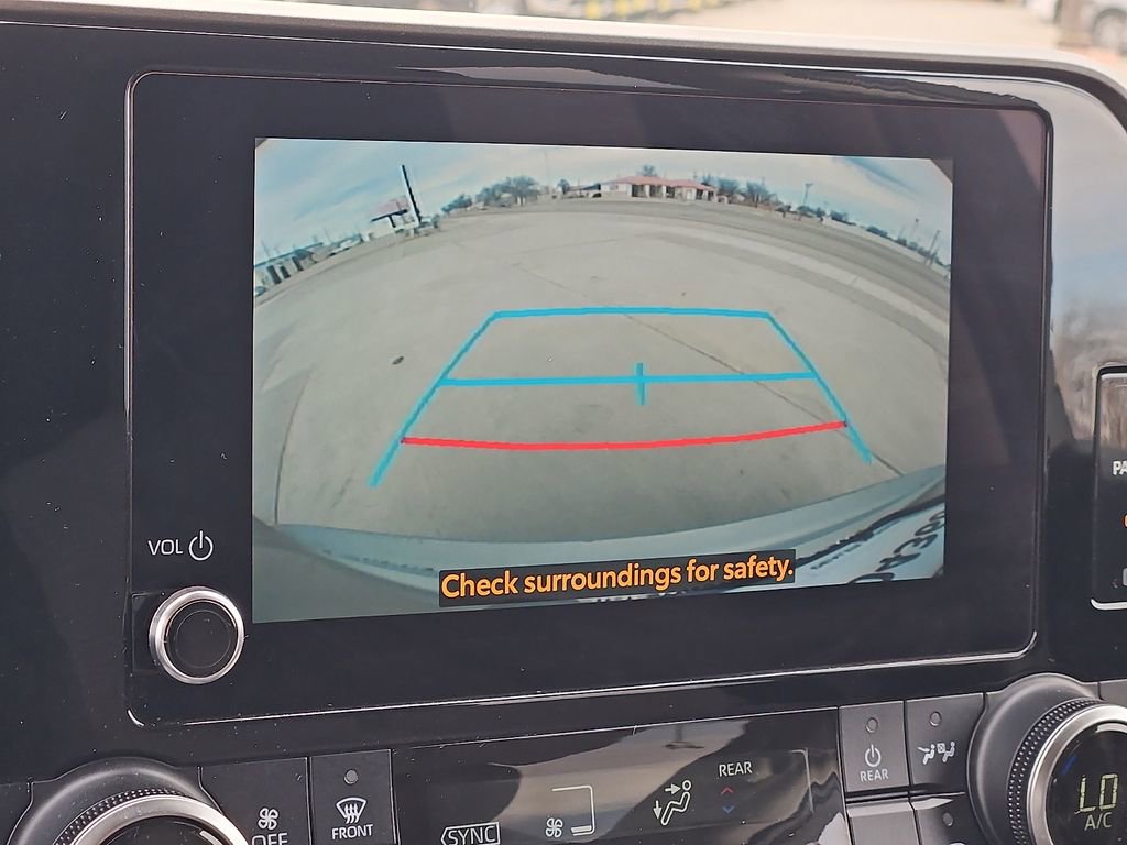 Used 2024 Toyota Highlander LE image 16