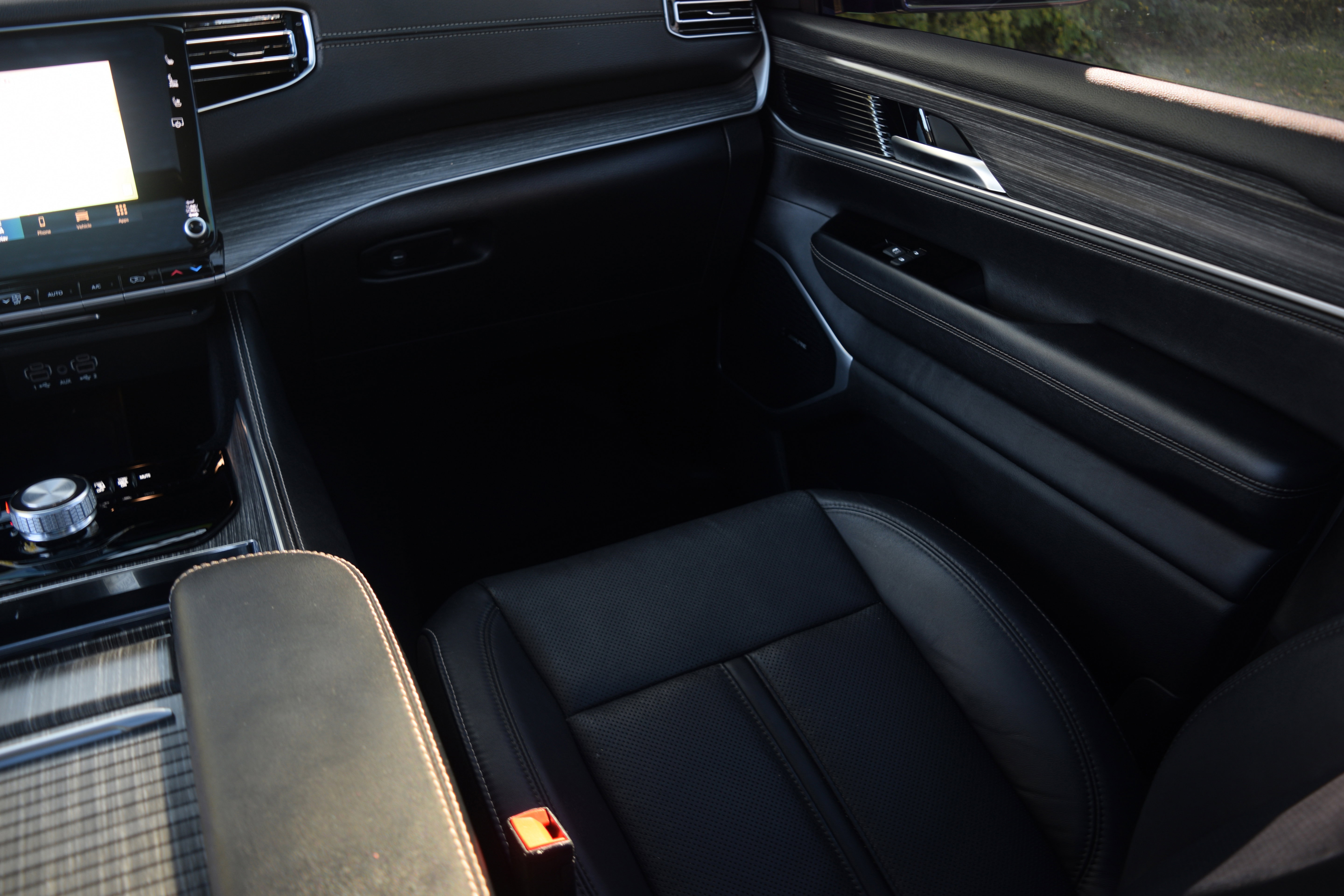 Used 2024 Jeep Wagoneer Series II w/ Premium Group I image 13