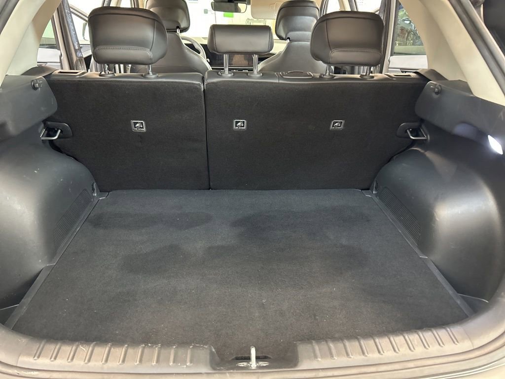 Used 2023 Kia Niro SX Touring FWD image 17