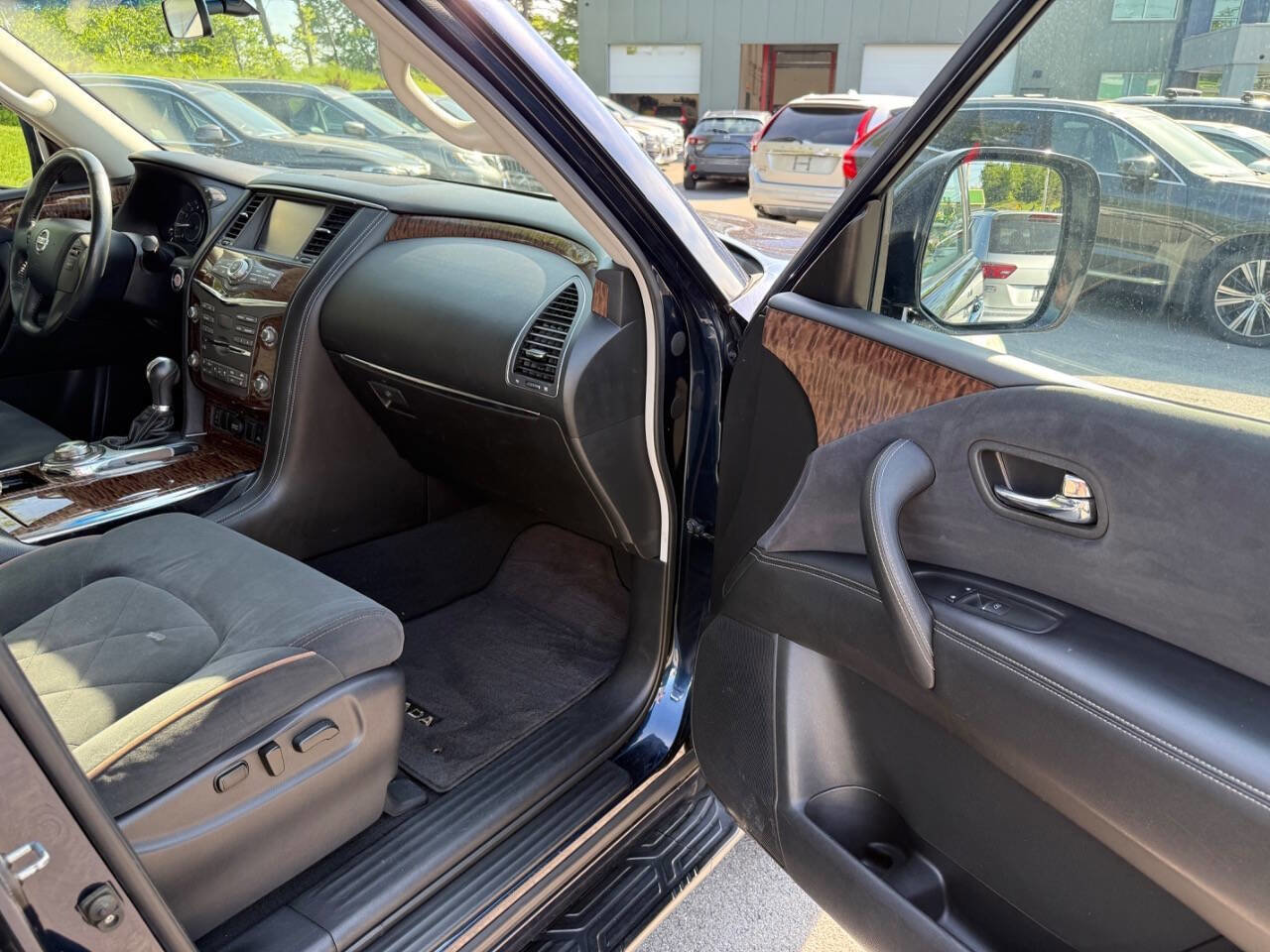 Used 2017 Nissan Armada SV AWD/4WD image 14