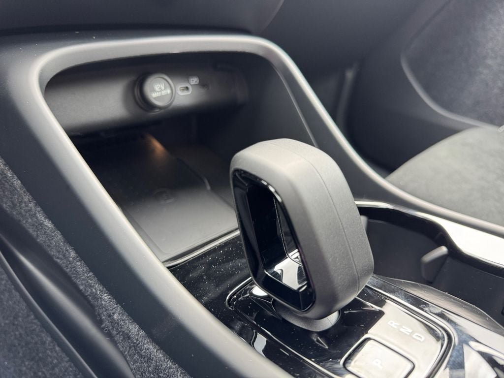 New 2026 Volvo XC40 B5 Ultra w/ Protection Package Premier AWD/4WD image 17