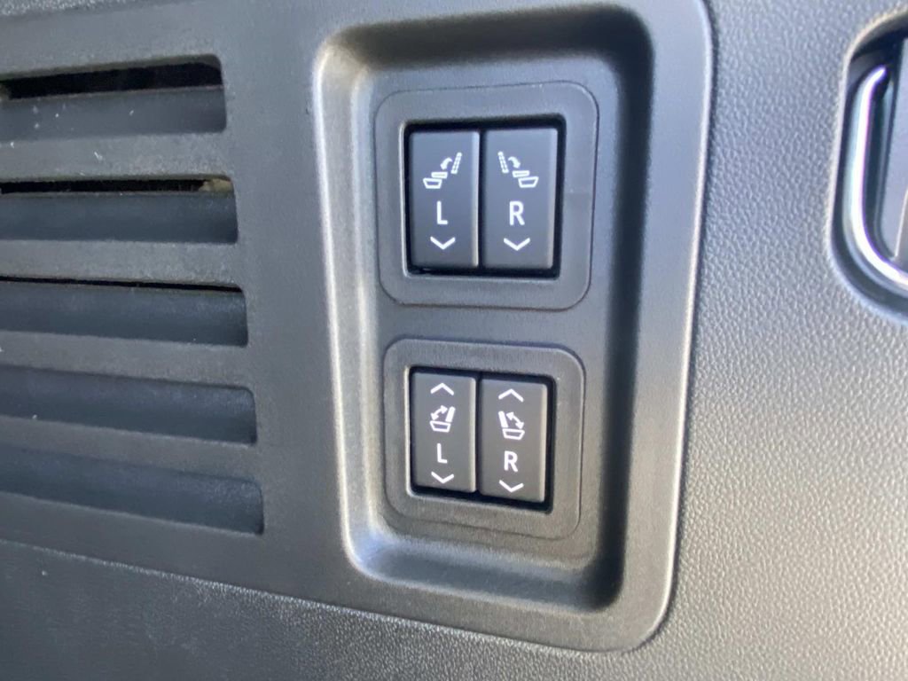 New 2026 Chevrolet Traverse RS image 12