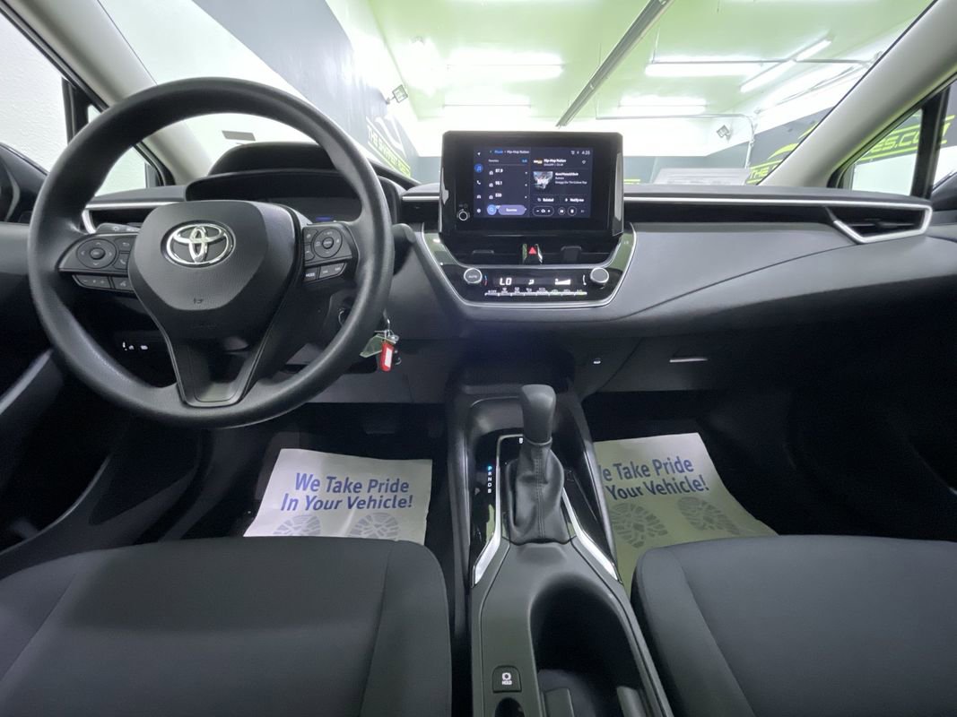 Used 2025 Toyota Corolla LE image 18