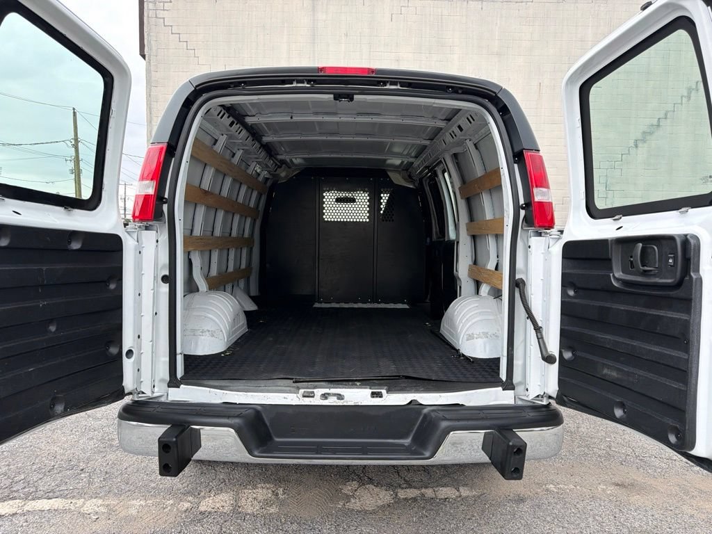 Used 2025 GMC Savana 2500 w/ Driver Convenience Package RWD image 9