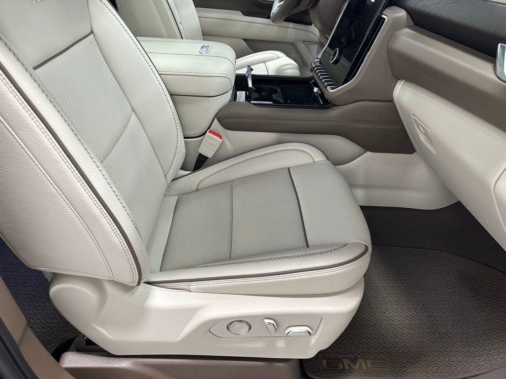 Used 2025 GMC Yukon XL Denali w/ Sun & Power Step Package AWD/4WD image 58