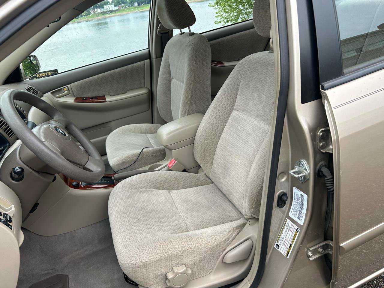 Used 2004 Toyota Corolla LE FWD image 7