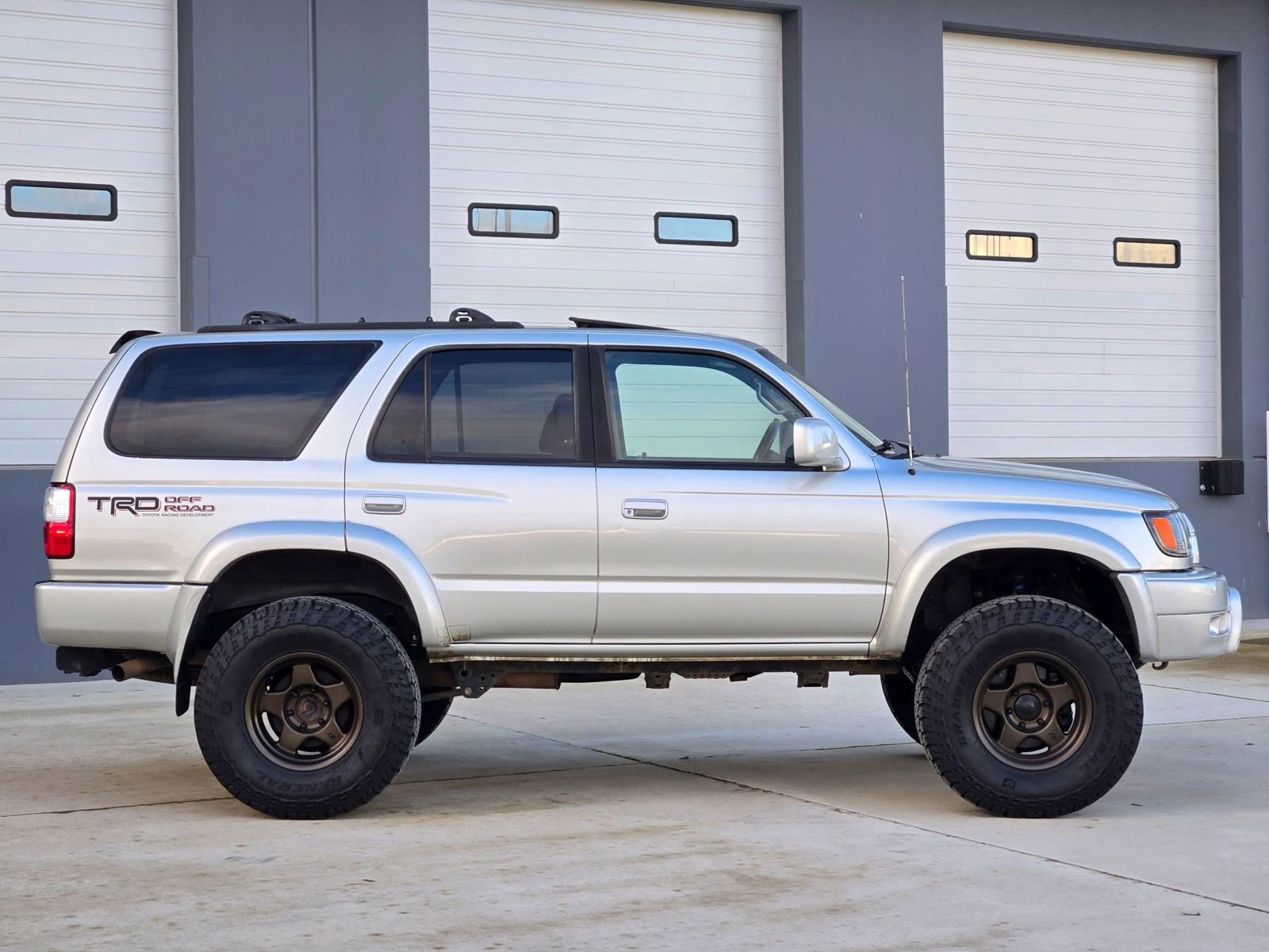 Used 2000 Toyota 4Runner SR5 image 10