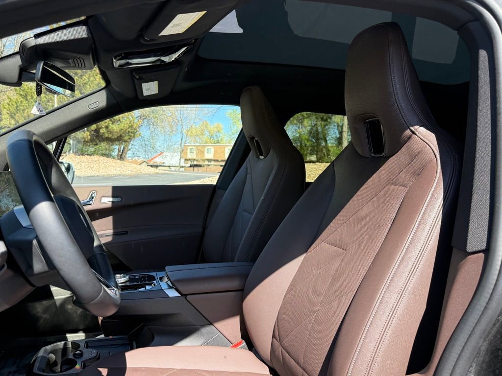 Used 2025 BMW iX xDrive50 w/ Premium Package image 16