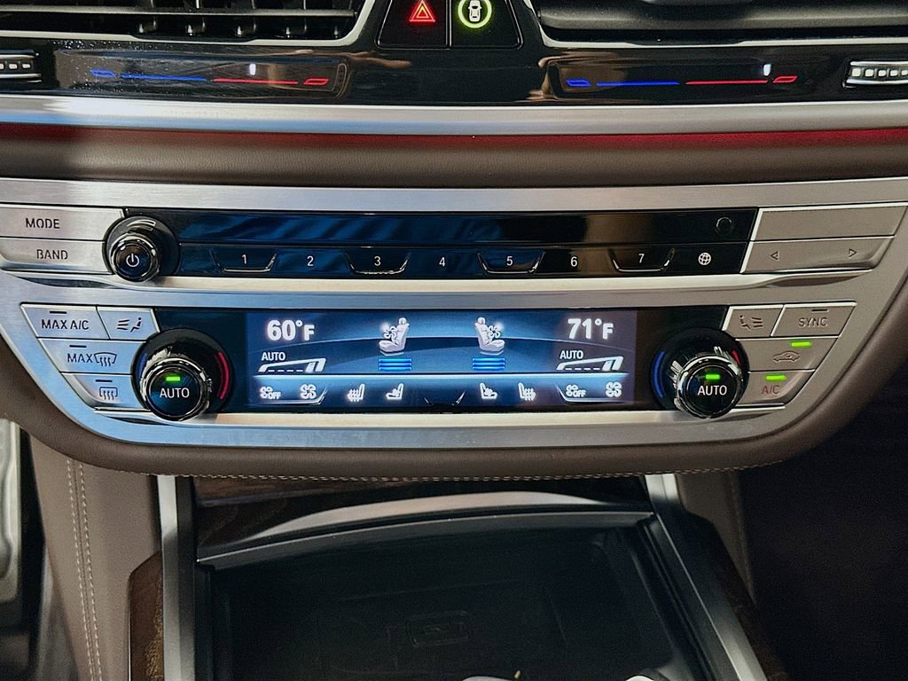 Used 2022 BMW M760i xDrive w/ Luxury Rear Seating Package AWD/4WD image 16