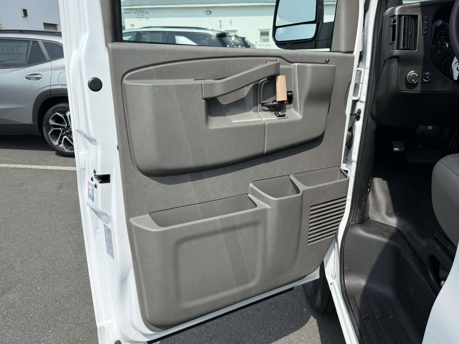 New 2025 Chevrolet Express 3500 Extended RWD image 19