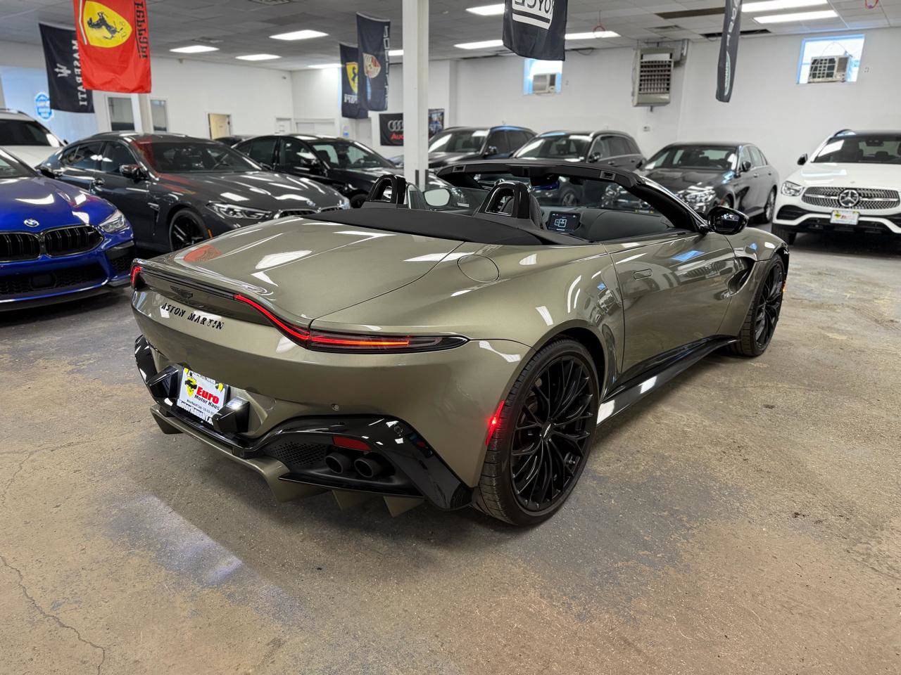 Used 2023 Aston Martin V8 Vantage Roadster image 7
