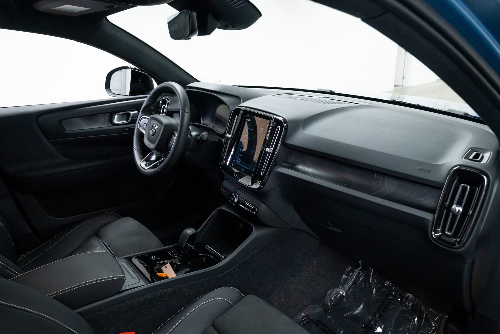 Used 2023 Volvo C40 P8 Recharge Ultimate image 24