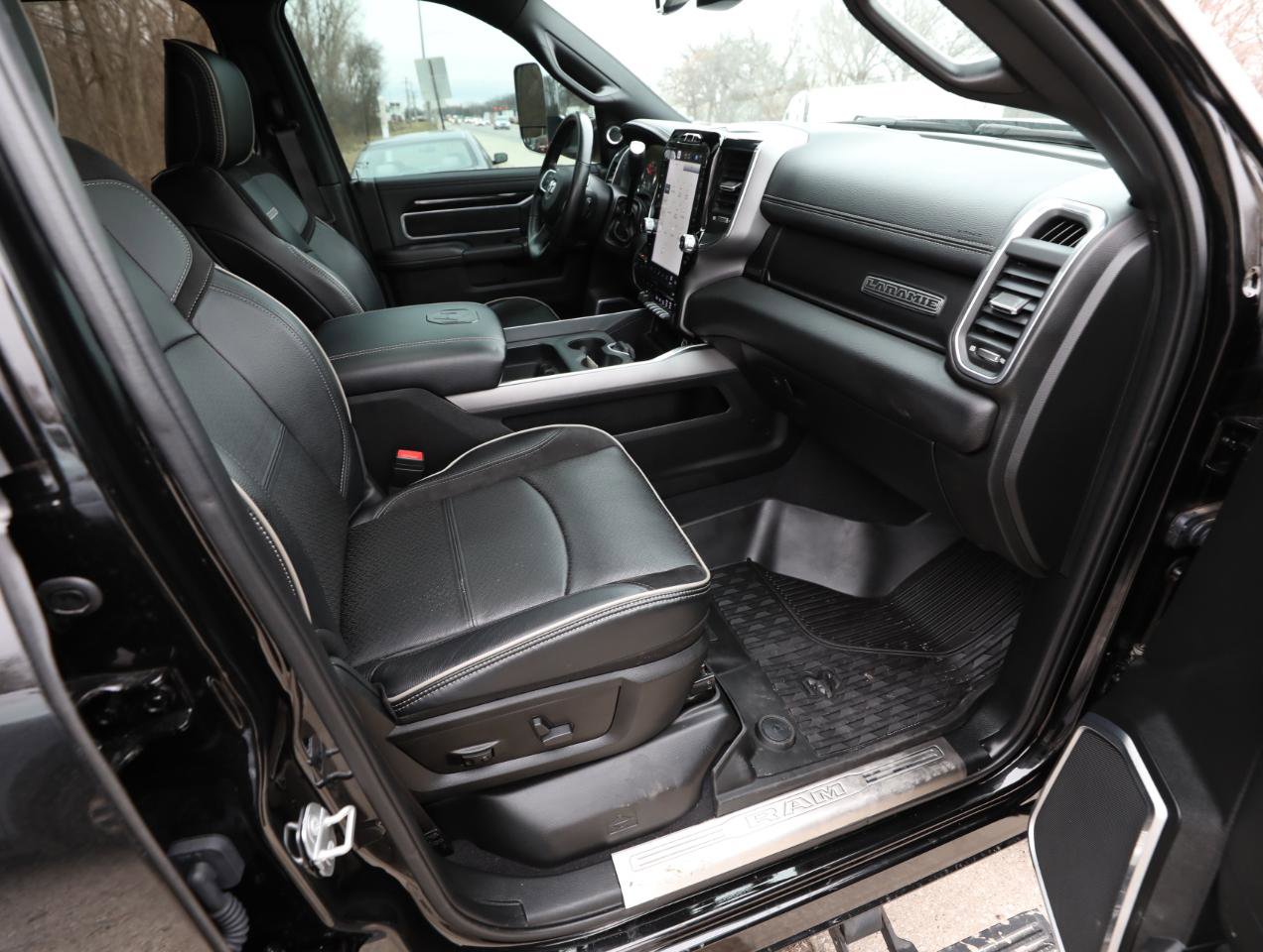 Used 2022 RAM 3500 Laramie AWD/4WD image 20