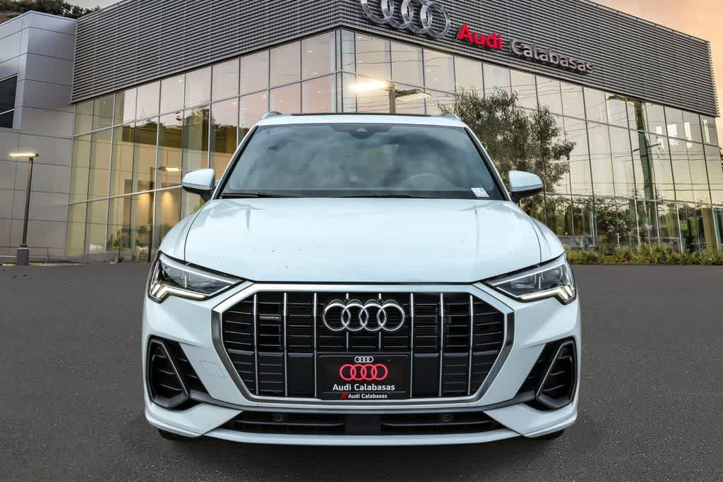 Used 2023 Audi Q3 2.0T Premium w/ Convenience Package AWD/4WD image 2