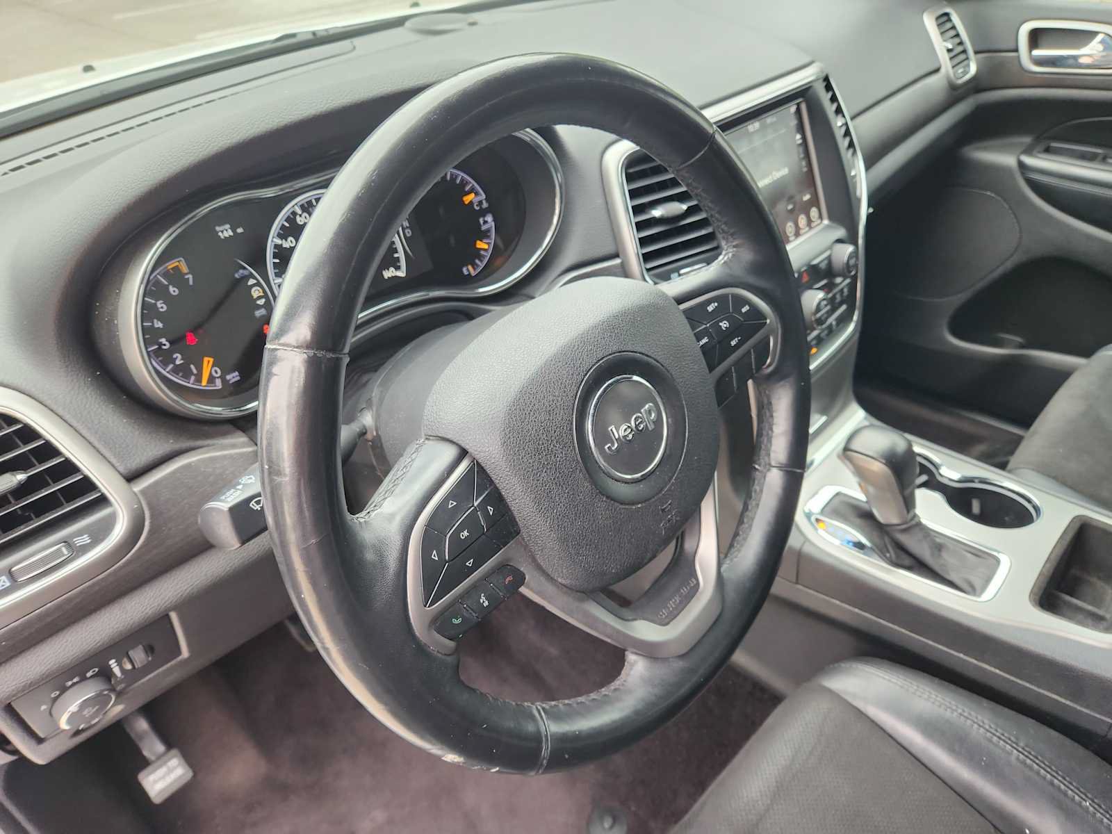 Used 2018 Jeep Grand Cherokee Altitude RWD image 2
