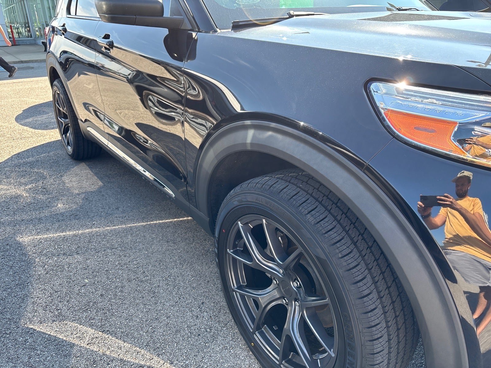 Used 2022 Ford Explorer XLT w/ Equipment Group 202A AWD/4WD image 17