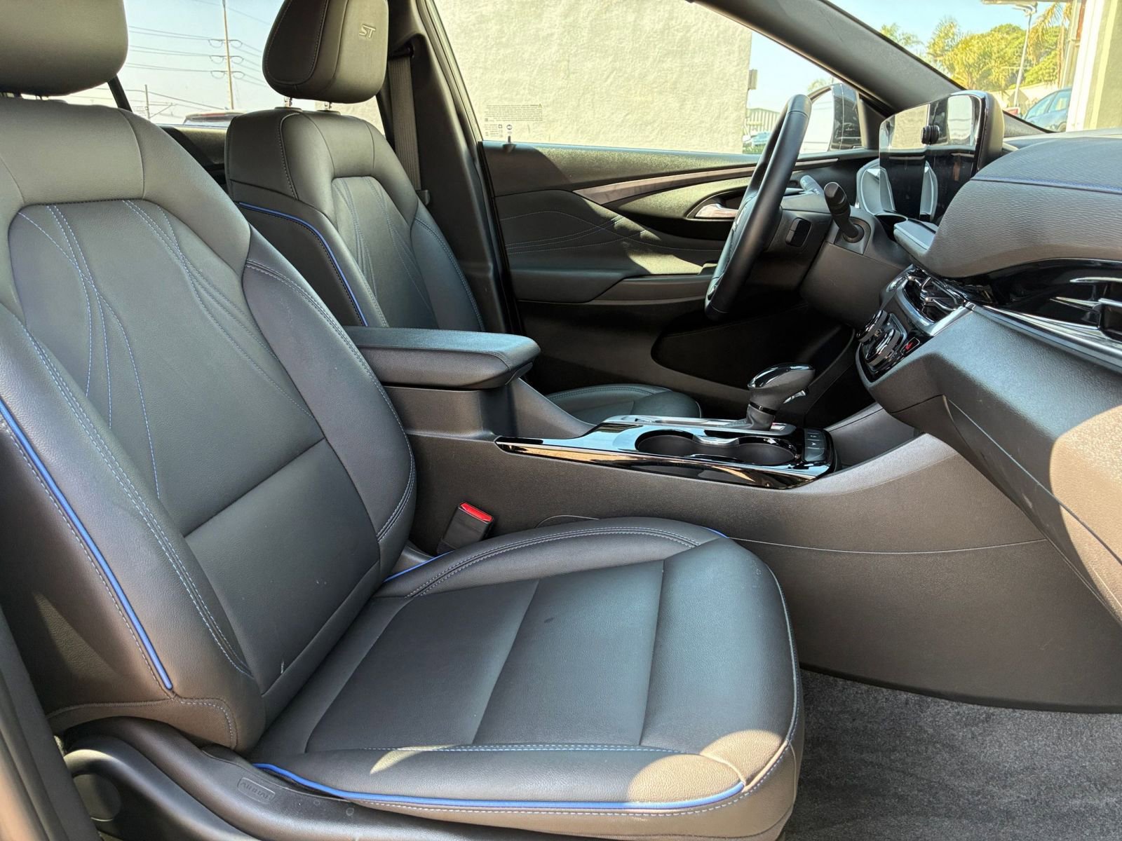 Used 2025 Buick Envista Sport Touring image 35