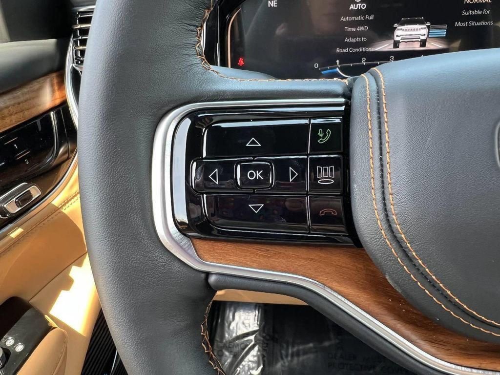 New 2023 Jeep Grand Wagoneer Series III AWD/4WD image 29