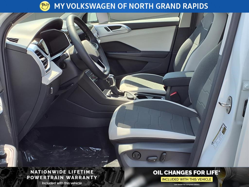 New 2025 Volkswagen Taos SE image 9