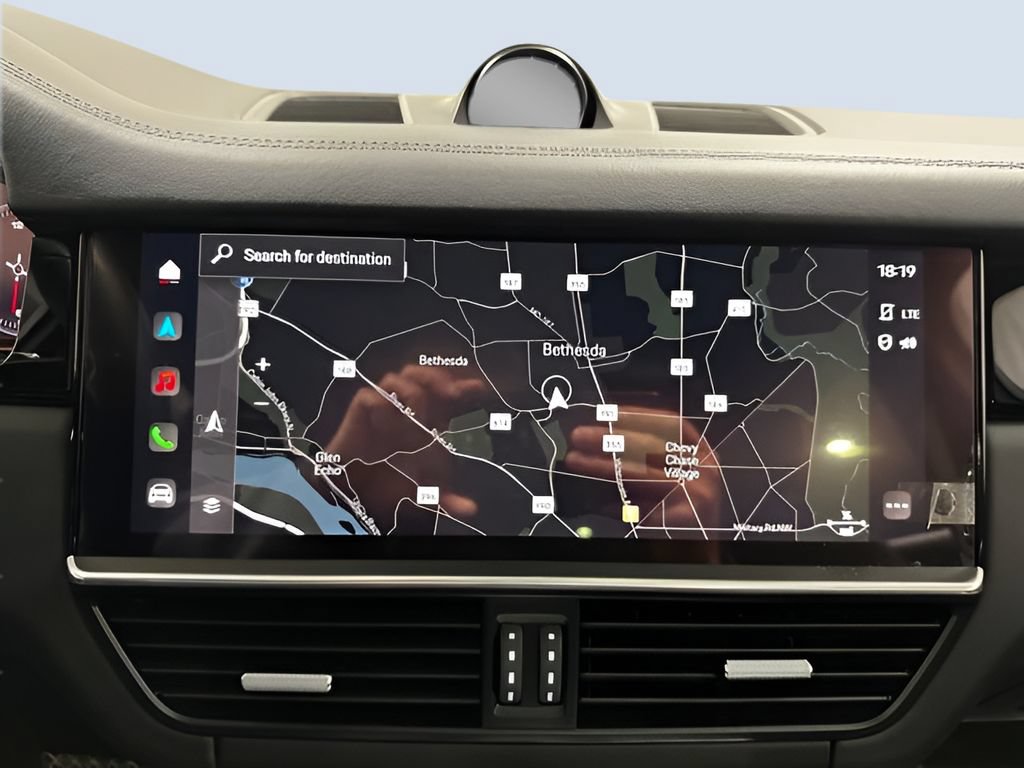 Certified 2023 Porsche Cayenne Platinum Edition AWD/4WD image 22