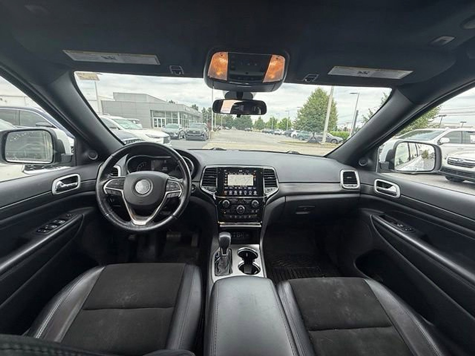 Used 2021 Jeep Grand Cherokee Laredo X AWD/4WD image 2