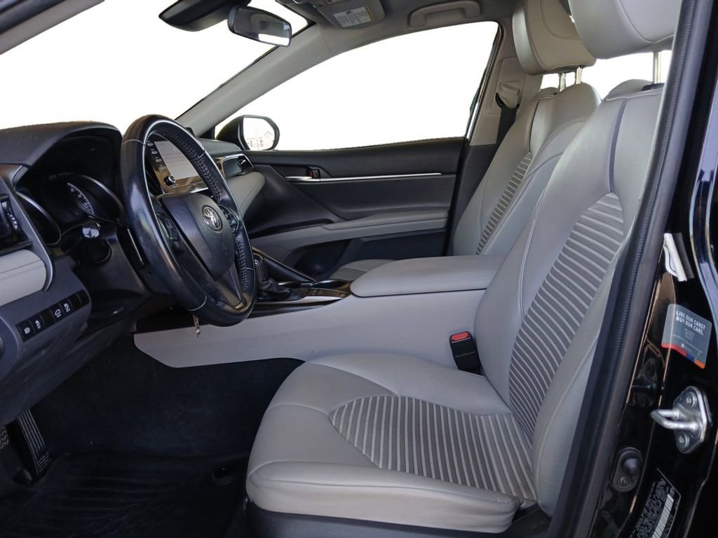 Used 2022 Toyota Camry SE image 9