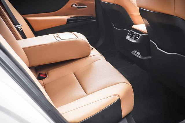 Certified 2025 Lexus ES 350 w/ Premium Package image 24