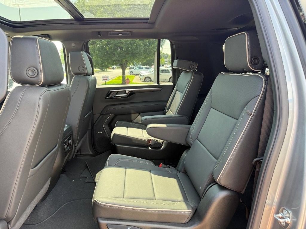 New 2026 Chevrolet Suburban Premier w/ Sun And Tow Package AWD/4WD image 17