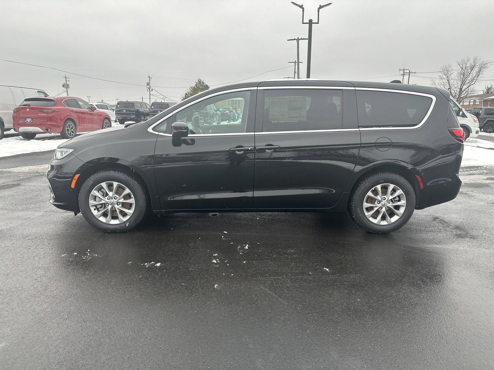 New 2025 Chrysler Pacifica Select image 5