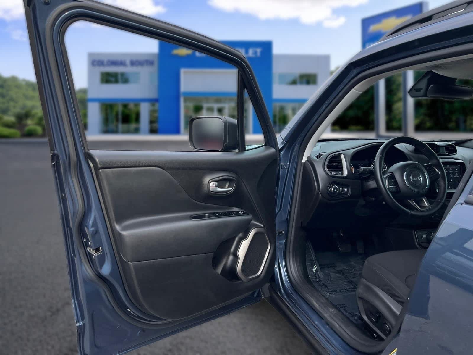 Used 2022 Jeep Renegade Latitude w/ Convenience Group AWD/4WD image 15