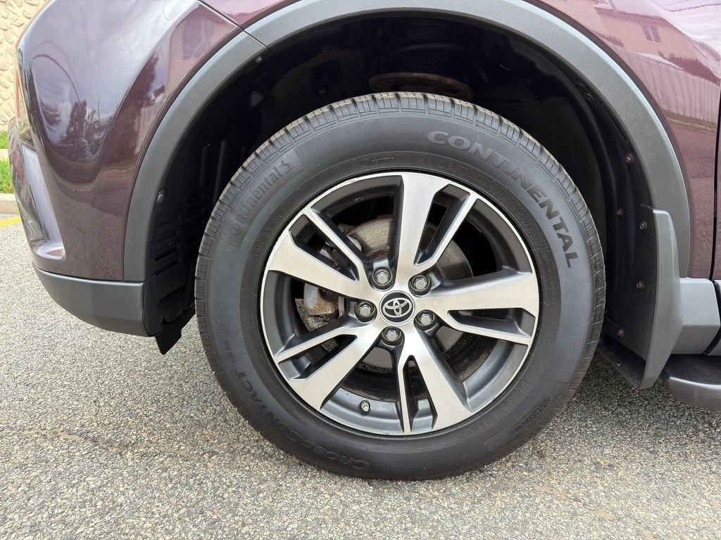 Used 2018 Toyota RAV4 XLE AWD/4WD image 38