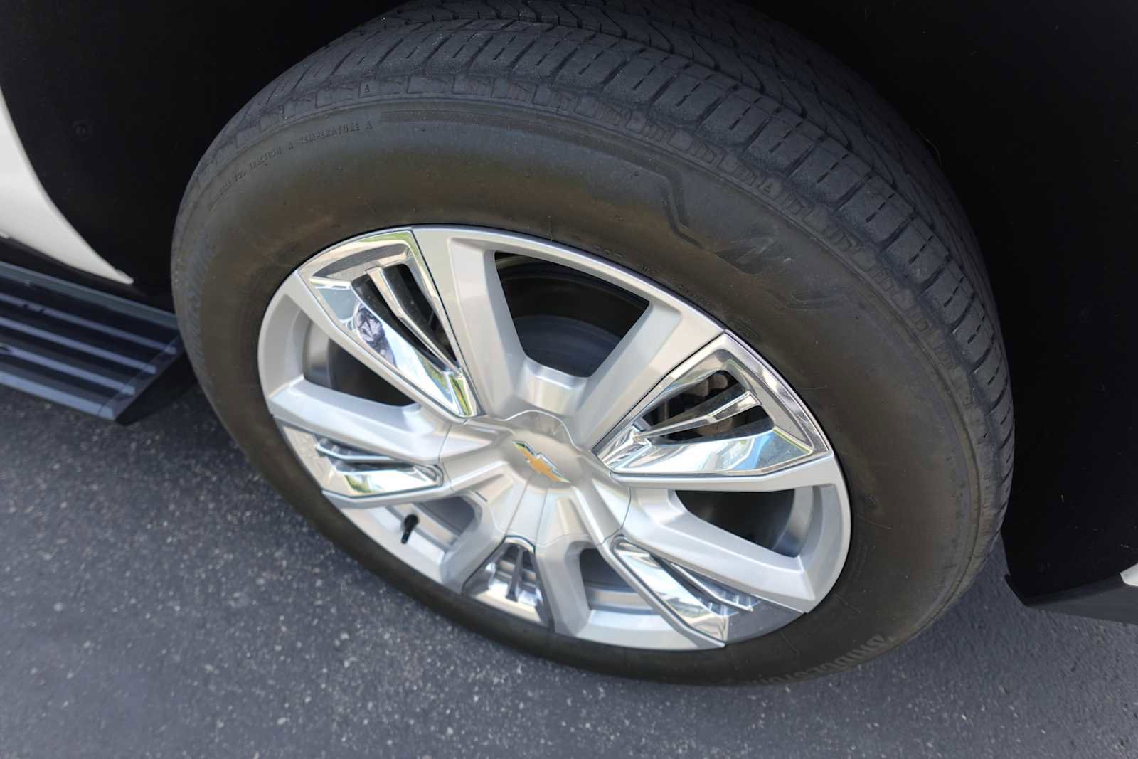 Used 2024 Chevrolet Suburban High Country AWD/4WD image 35