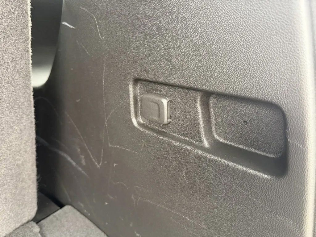 Used 2021 GMC Acadia SLE w/ Driver Convenience Package image 35