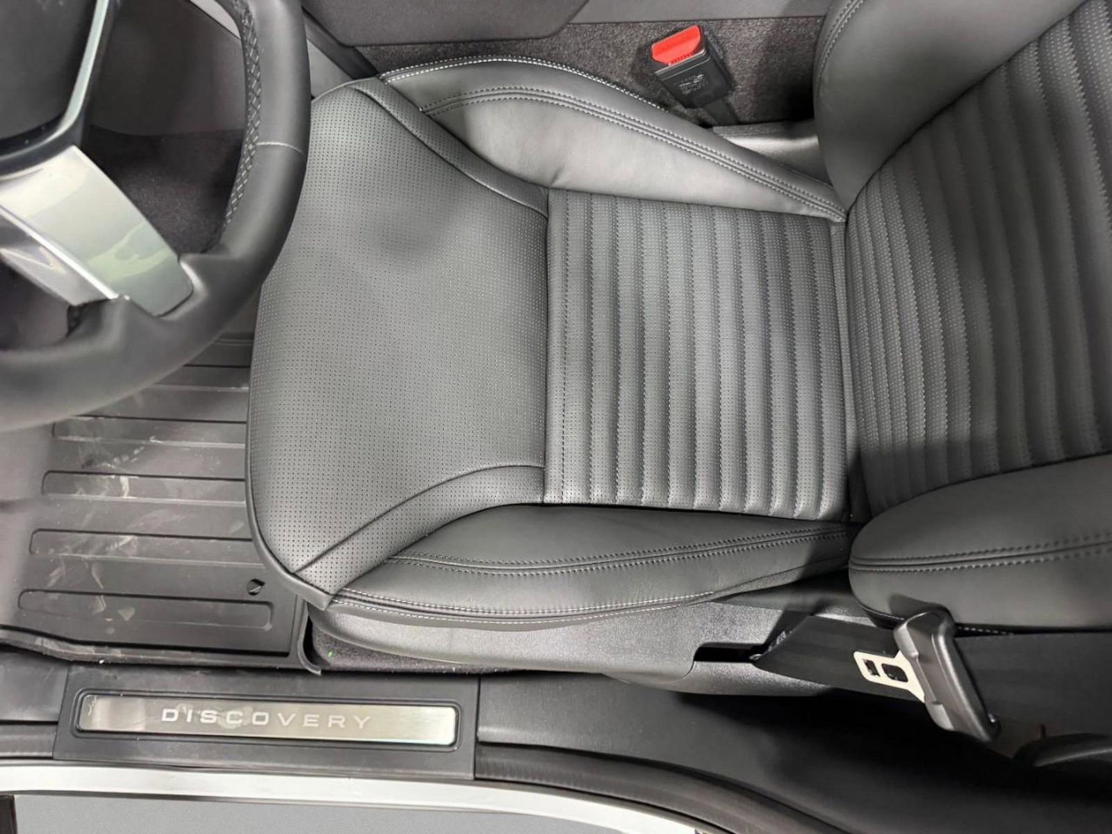 New 2026 Land Rover Discovery Dynamic SE image 28