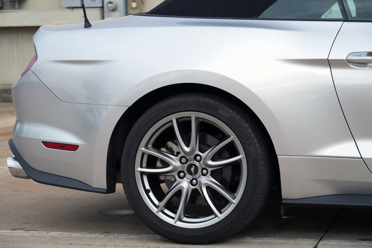Used 2018 Ford Mustang GT Premium w/ Equipment Group 401A RWD image 27