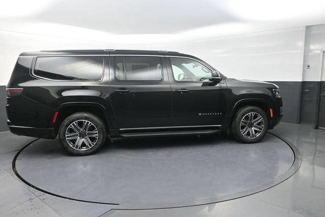 Used 2024 Jeep Wagoneer L Series II w/ Flexible Seating Group AWD/4WD image 10