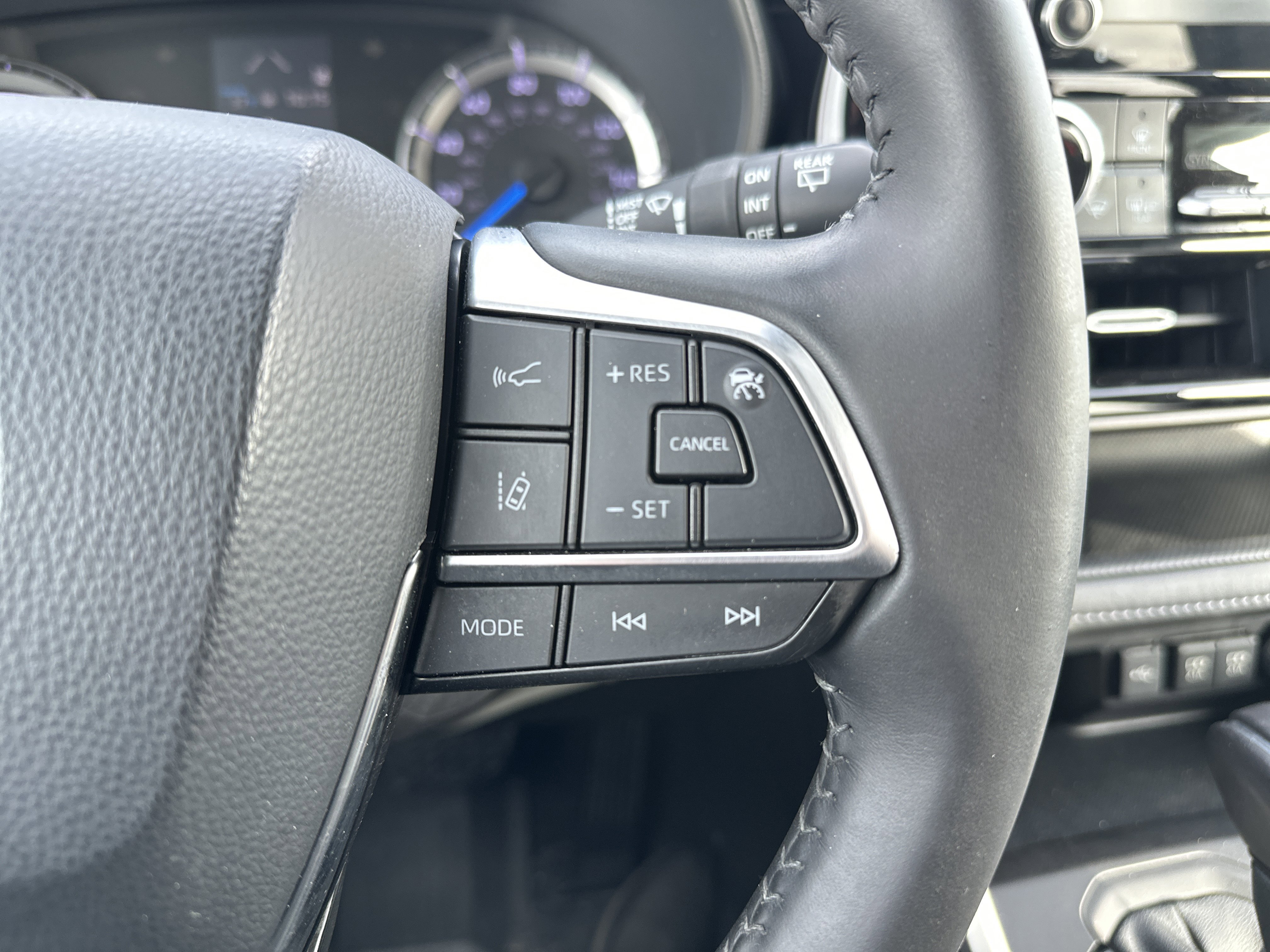 Used 2021 Toyota Highlander LE image 19