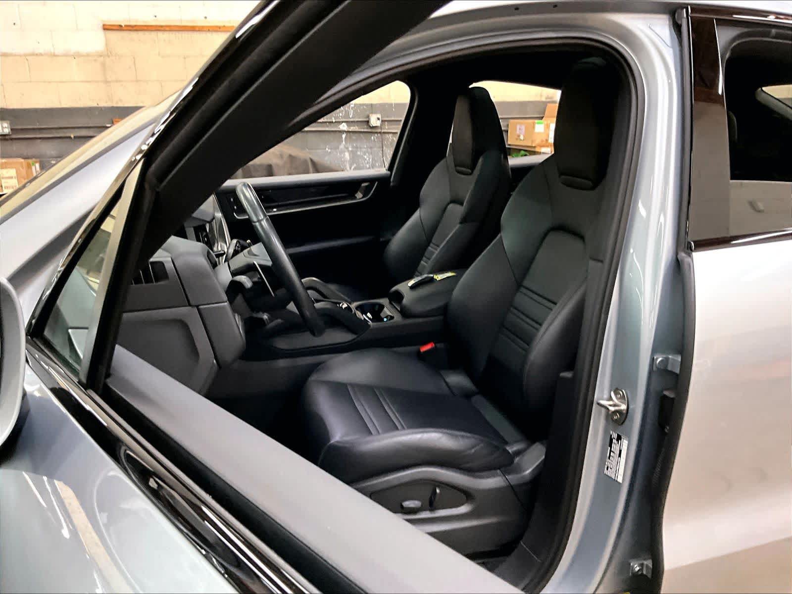 Used 2024 Porsche Cayenne S AWD/4WD image 28